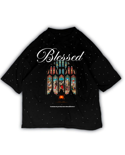Playera oversize negra con vitral colorido y la palabra Blessed de Nova Design.