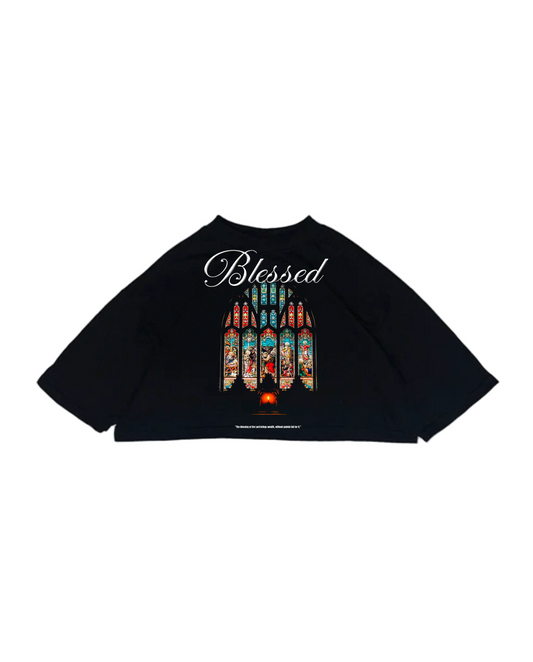 Crop top oversize negro Blessed con vitral de catedral y diseño full pedrería — Nova Design.