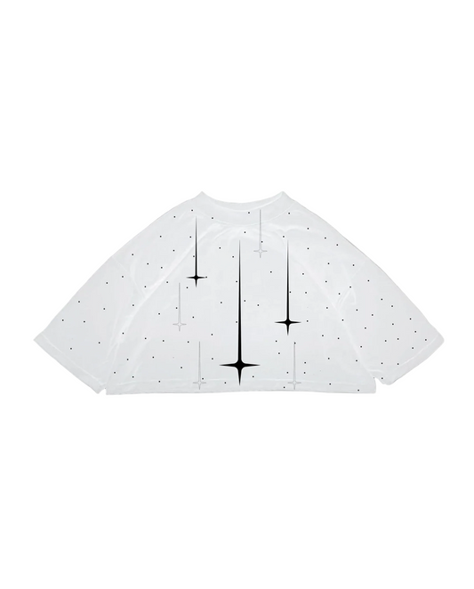 Crop oversize blanco con diseño de estrellas fugaces en negro estilo minimalista — Nova Design.