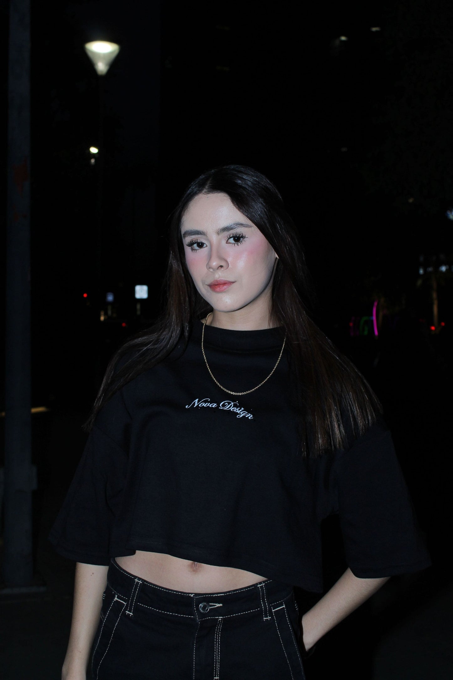 Crop oversize negro Nova Design con gráfico frontal 