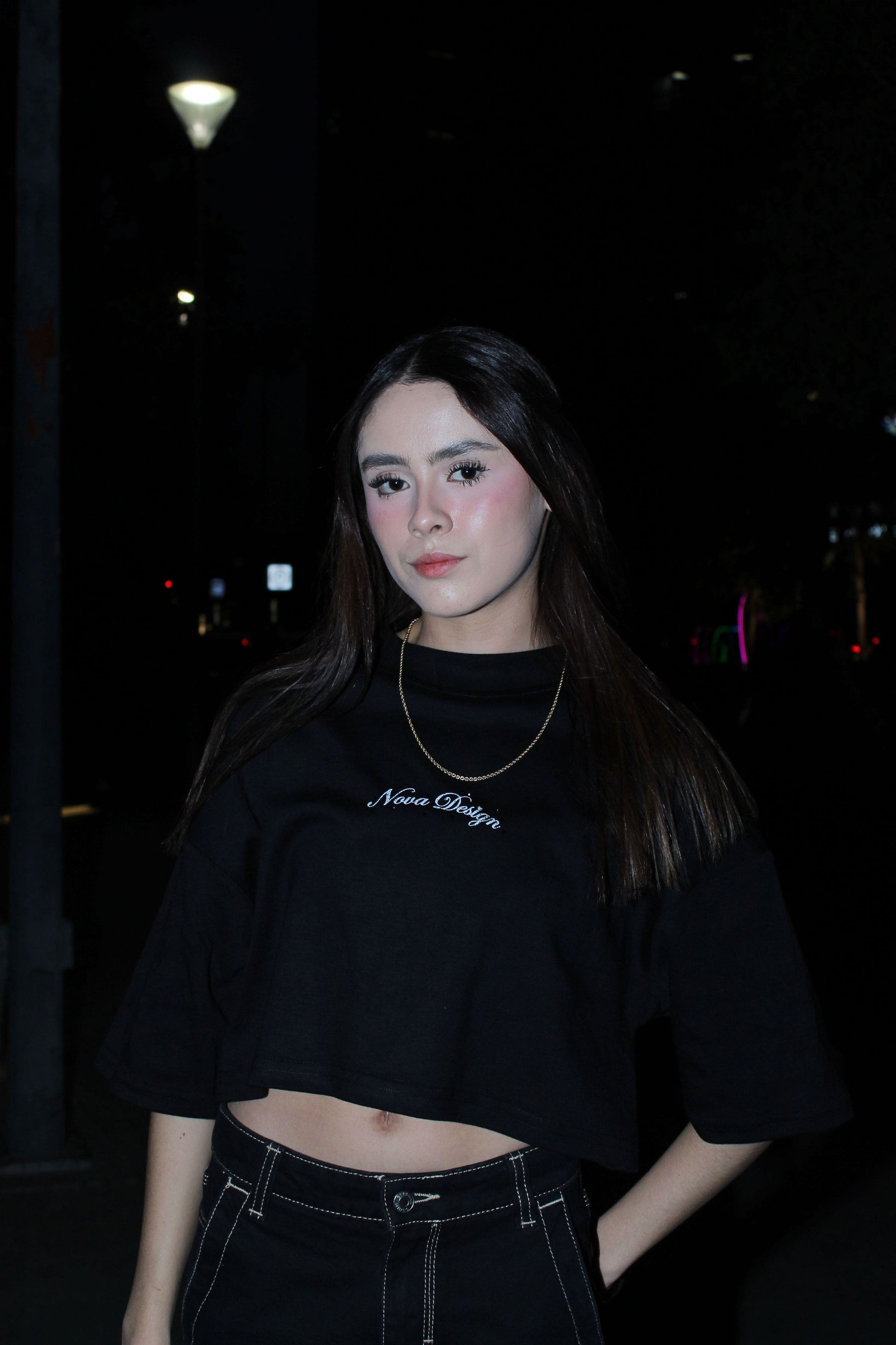 Crop oversize negro Nova Design con gráfico frontal 