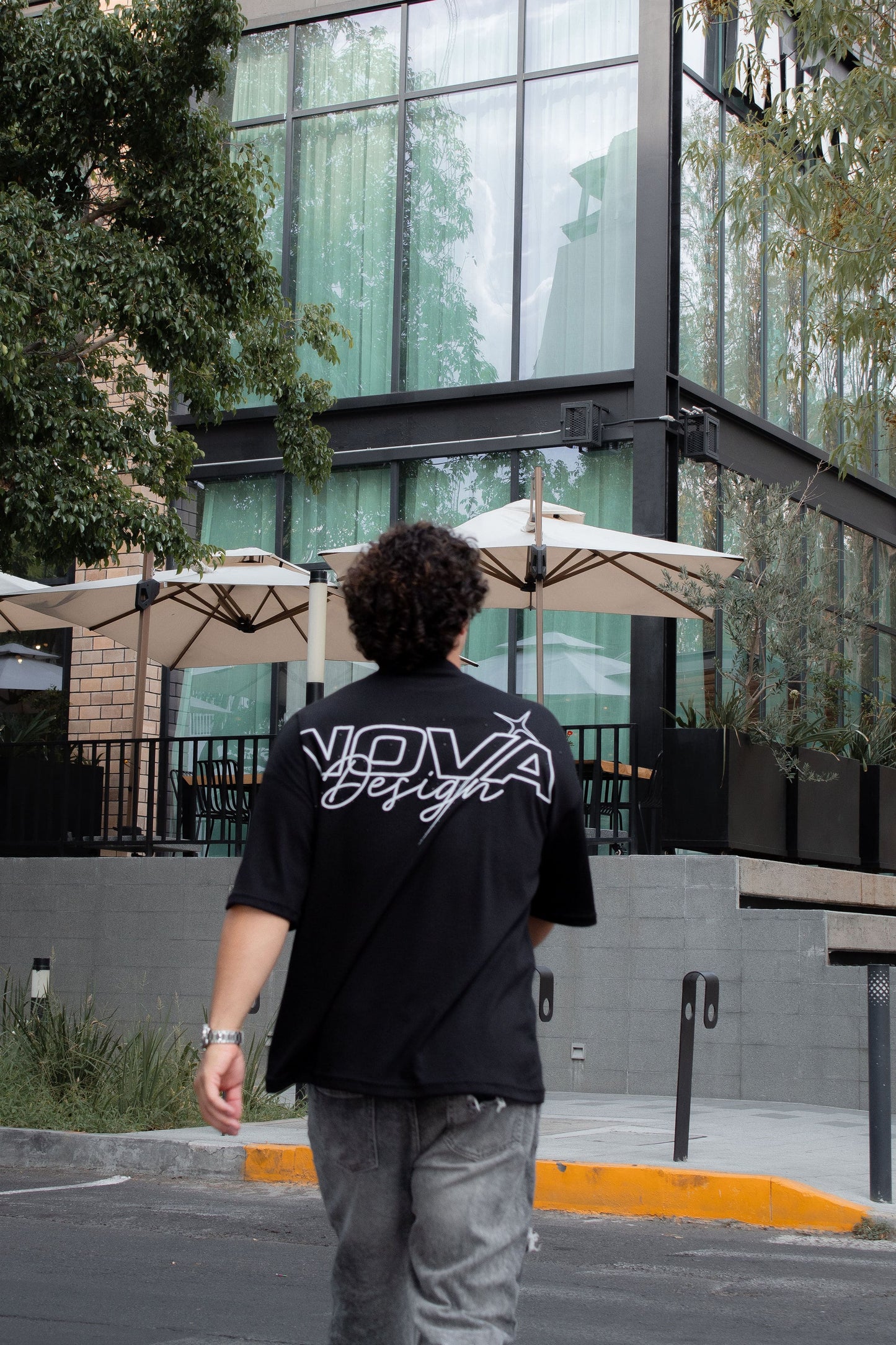 NOVA DESIGN OVERSIZE PREMIUM TEE