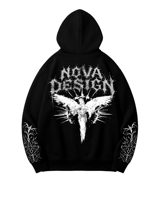 Hoodie negro oversize con diseño de ángel blanco, tipografía gótica Nova Design y espinas en las mangas