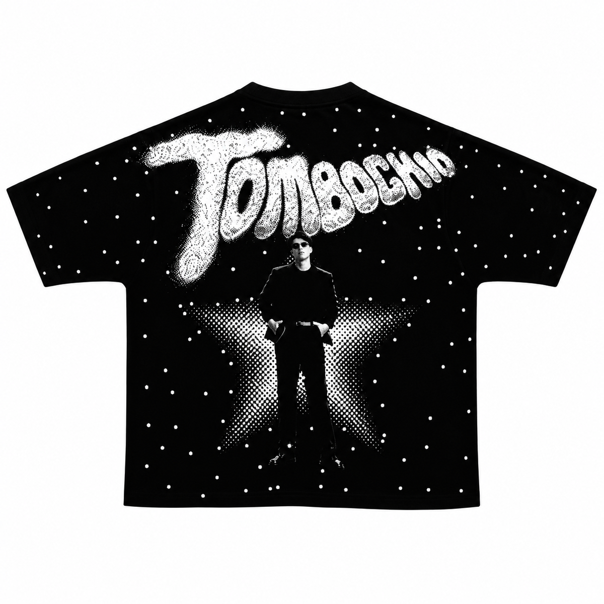 Espalda de playera negra TOMBOCHIO TOUR PLAYERA NEGRA OVER PREMIUM — FULL PEDRERIA sobre fondo blanco.